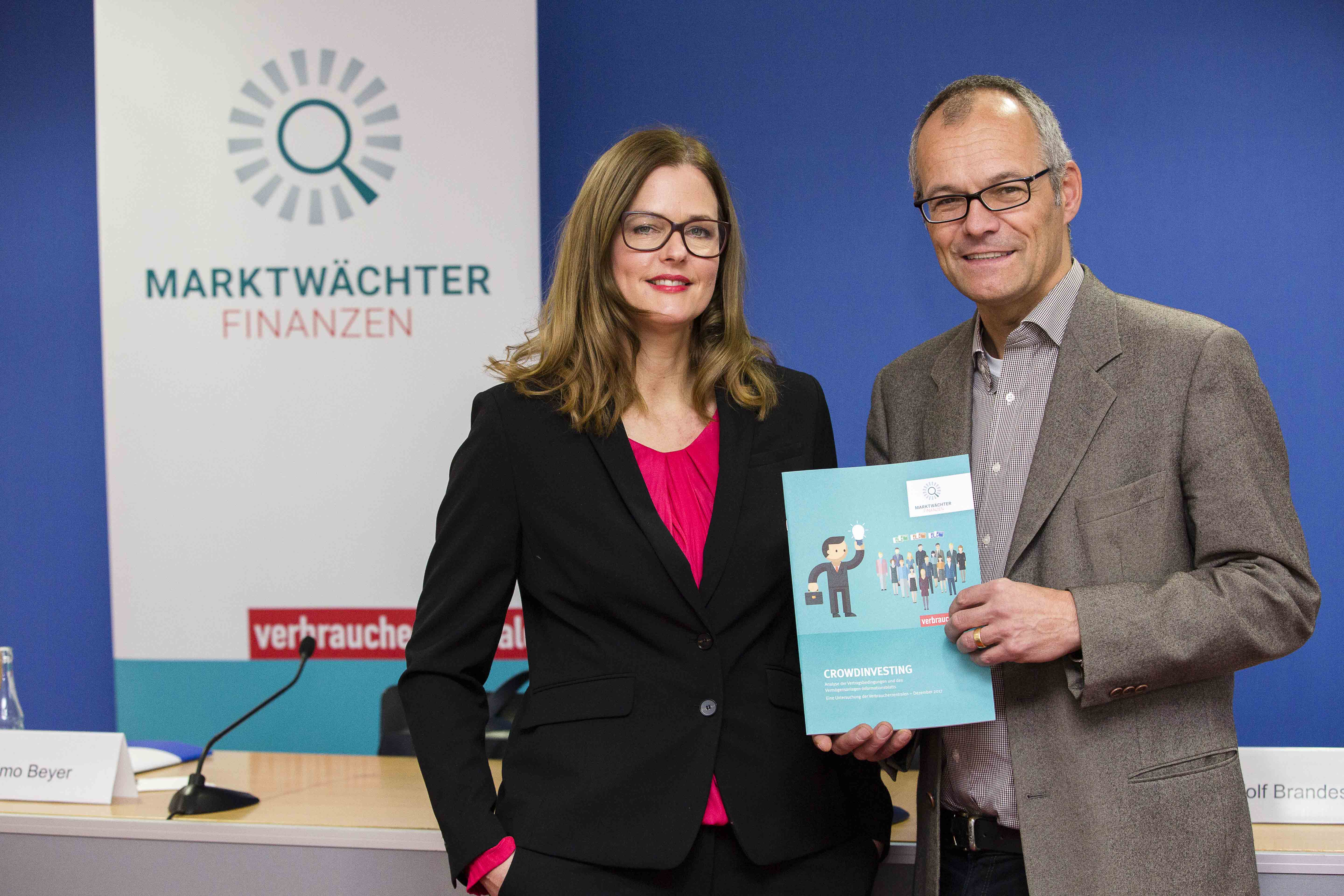 Dorothea Mohn und Wolf Brandes bei der Pressekonferenz