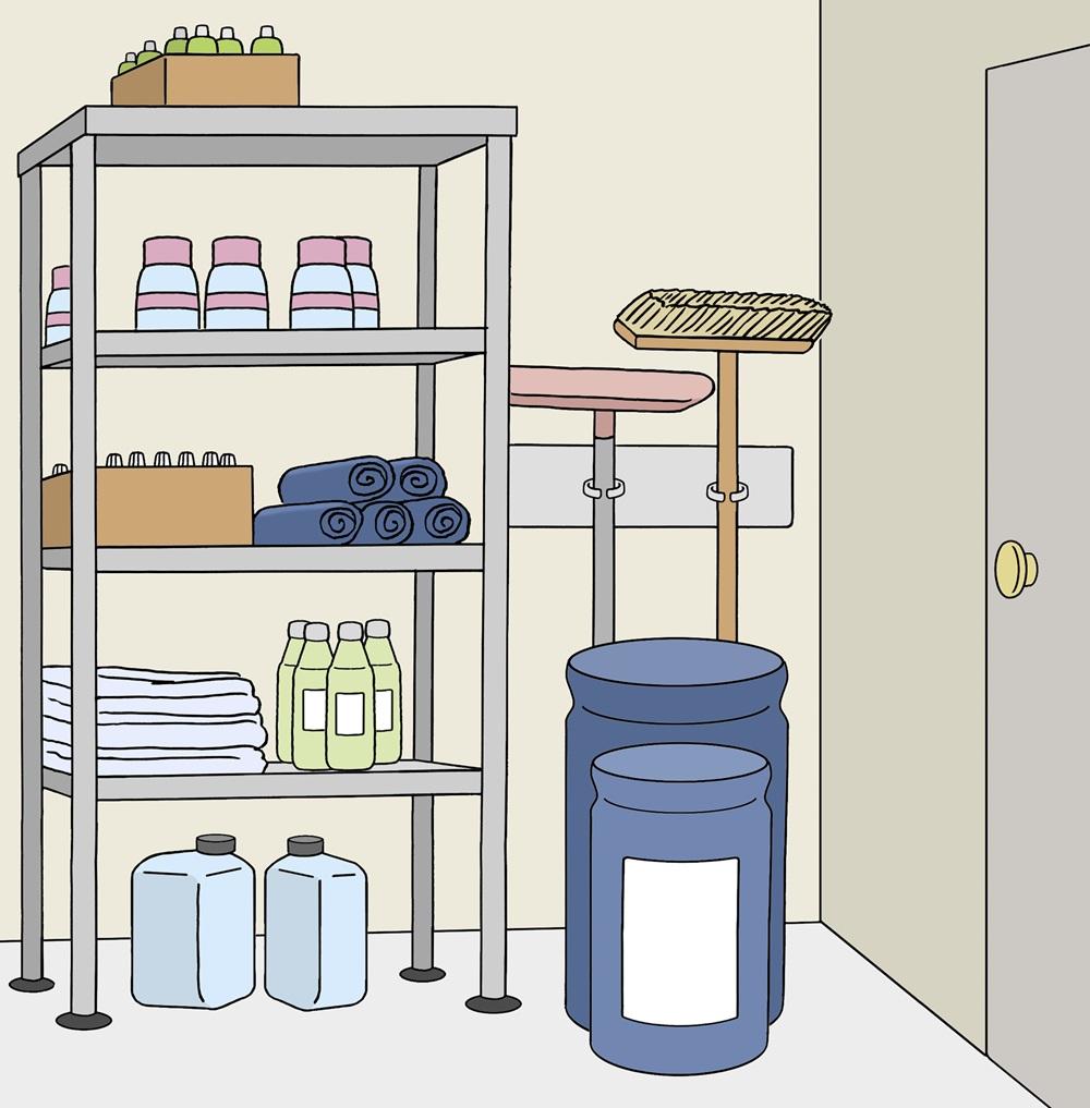 Kellerregal mit Flaschen und Besen