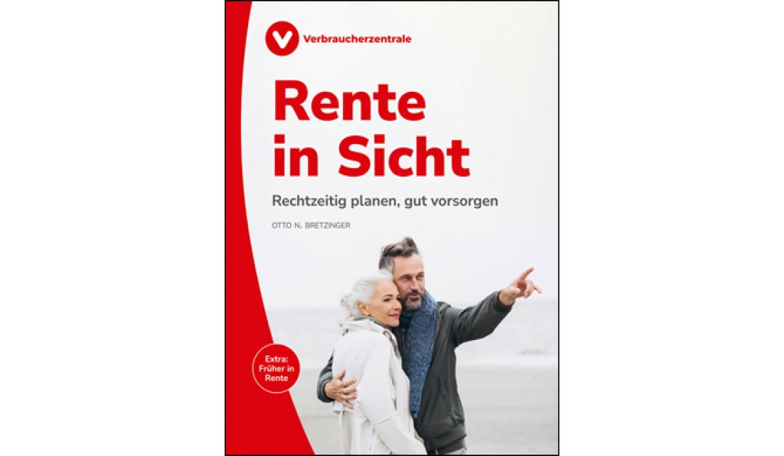 Älteres Ehepaar schaut in die Ferne