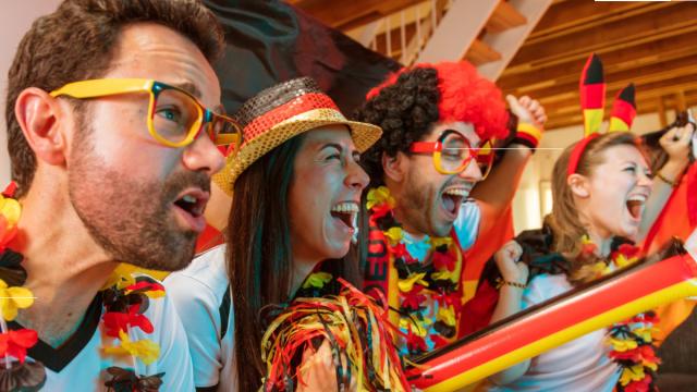 safari plugin cookies ablehnen Fußball-Feier: Deutsche Fußball-Fans beim Public Viewing
