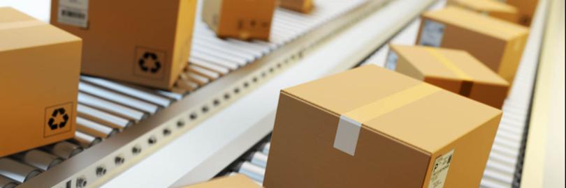 Pakete auf einem Laufwand