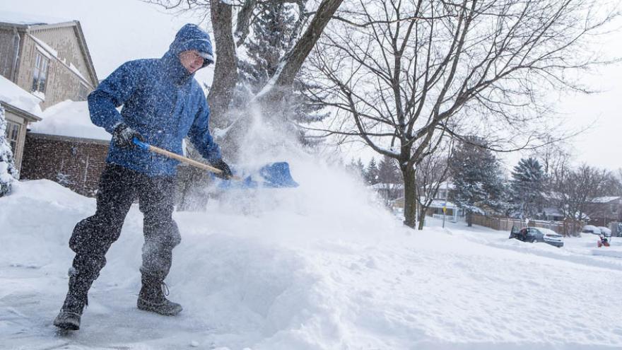 Schnee, Eis, Glätte: Ohne passende Versicherung drohen teure Folgen
