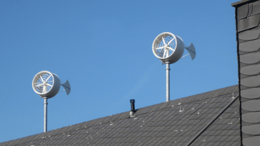 Windrad fürs Hausdach: Tüftler entwickeln geräuscharme Windgeneratoren 