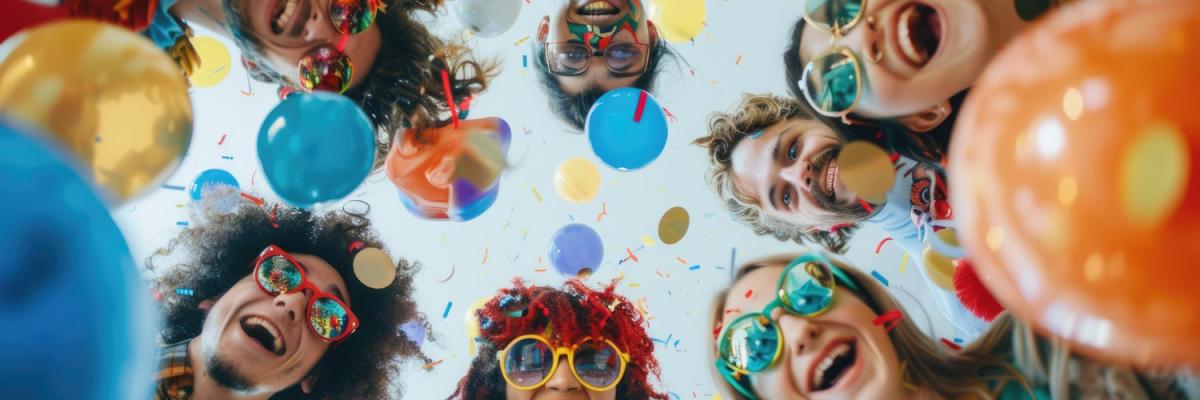 Verkleidete Leute feiern Karneval